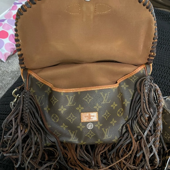 ReMade Authentic LV crossbody bag - Picture 8 of 8